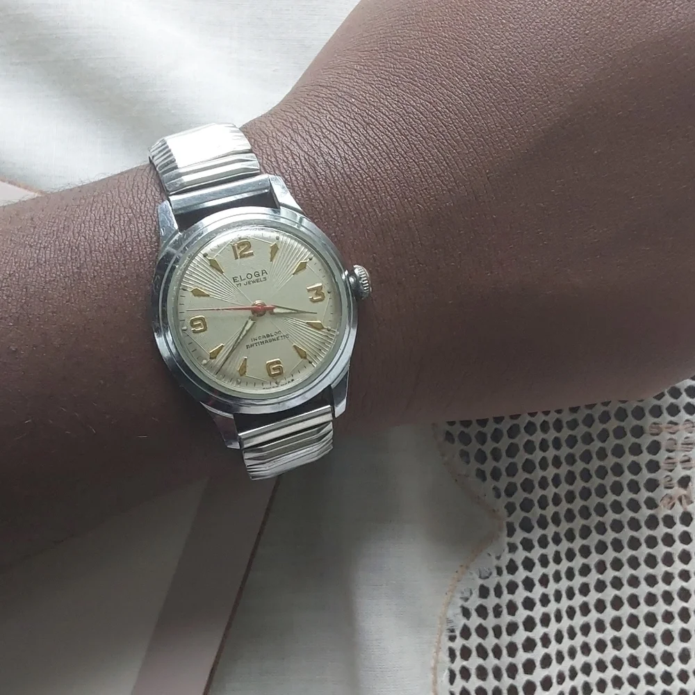 ELOGA this wristwatch